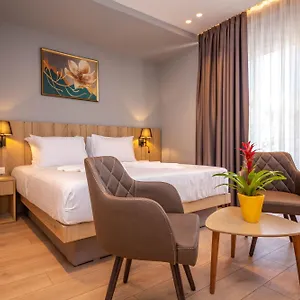 Azure Hotel Sarandë
