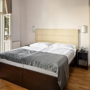 Otel Unique, Prag