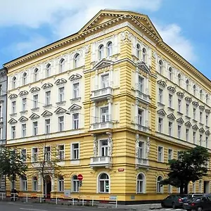 Otel Assenzio, Prag
